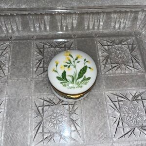 White Porcelain Trinket Box w/ Oxlip & Yellow Flowers by Chinacraft London
